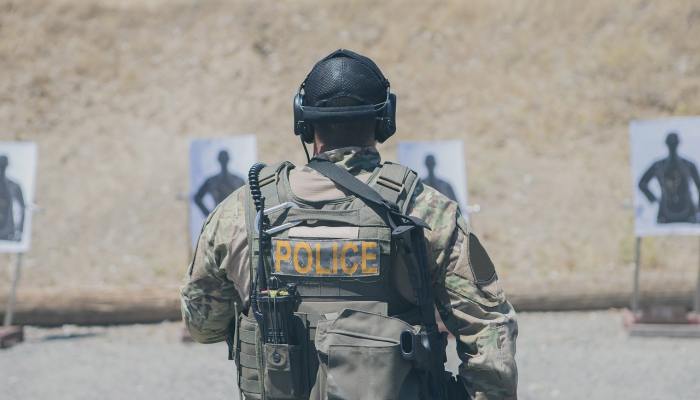 摄影师入狱后,警方呼吁寻找潜在受害者 摄影师入狱后,警方呼吁寻找潜在受害者