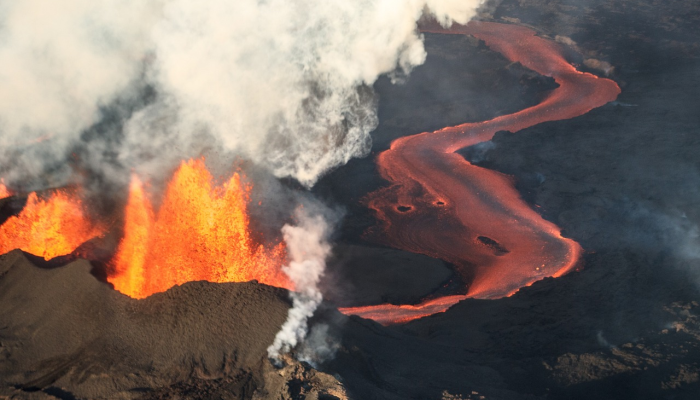 冰岛雷克雅那半岛的新火山爆发：气象办公室