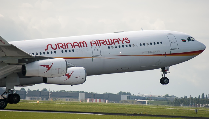 日本飞机起火:379名乘客从东京羽田机场跑道起火的飞机上撤离 日本飞机起火:379名乘客从东京羽田机场跑道起火的飞机上撤离