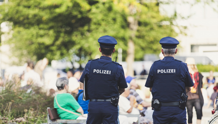 如果司机向警方报告事故，他们将不会面临新法律的严格规定