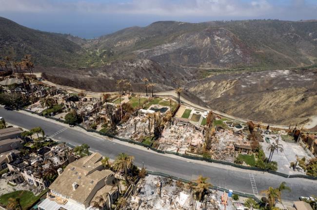 An aerial view of fire damage to a neighborhood in Laguna Niguel on June 1, 2022. Photo by Mike Blake, CalMatters